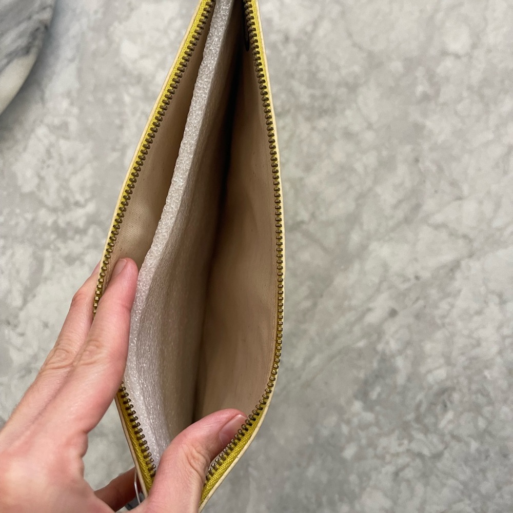 Large pouch - Picture 3 of 4